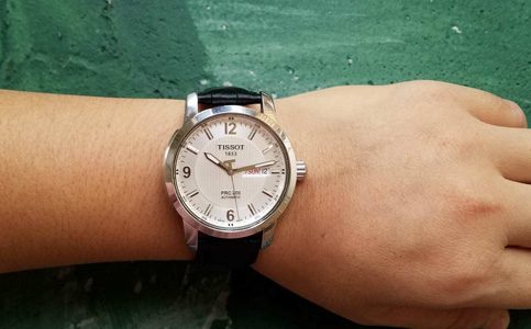 哈爾濱天梭服務(wù)中心（天梭表內(nèi)有水珠）