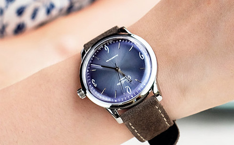 格拉蘇蒂手表中國官網(wǎng)售后(格拉蘇蒂手表的表殼出現(xiàn)損壞)