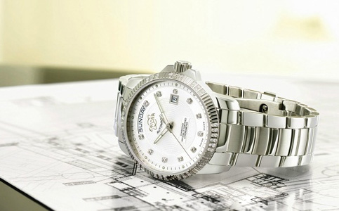 英納格手表保養(yǎng)(英納格表玻璃出現(xiàn)起霧現(xiàn)象)